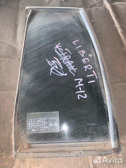 Форточка двери задняя Nissan Liberty M12