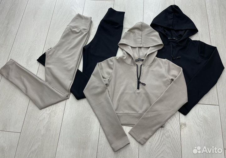 Костюм спортивный с капюшоном утягивающий
