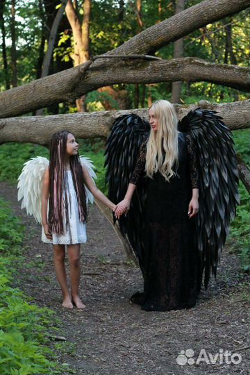 Крылья ангела белые, черные