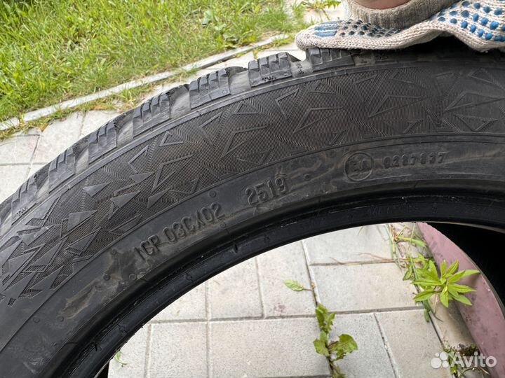 Continental IceContact 3 215/50 R17 95T