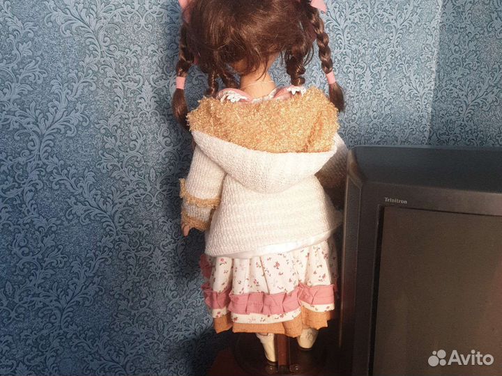 Фарфоровая кукла 70см