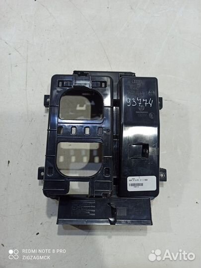 Ящик передней консоли (Audi Q8)