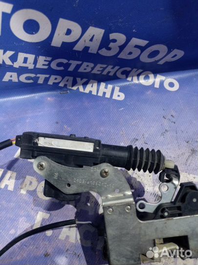 Передний правый замок двери Chevrolet Niva