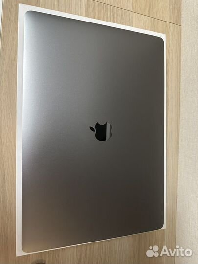 Macbook pro 15 2018 i9 2,9 MHz 32Gb 1000Tb
