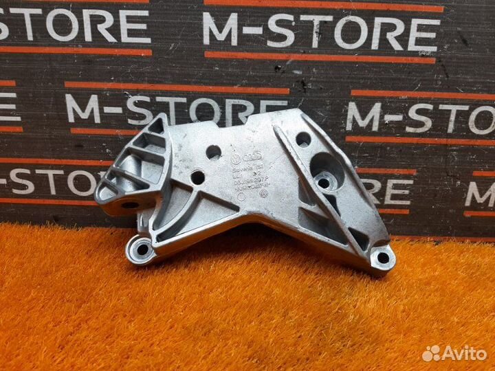 Кронштейн подушки двигателя правый Volkswagen