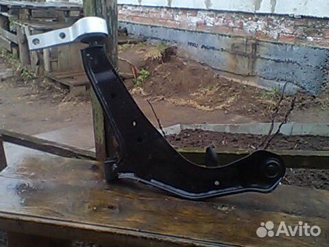 Правый рычаг передней подвески nissan primera Р12