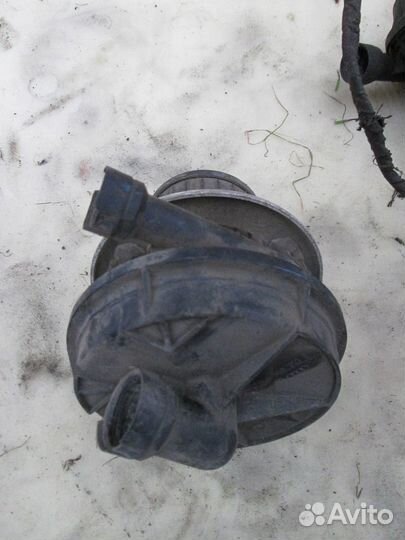 Насос продувки 06A959253B