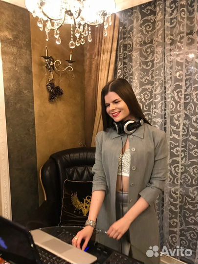 Диджей девушка