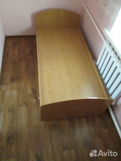 Кровать с ящиками для белья