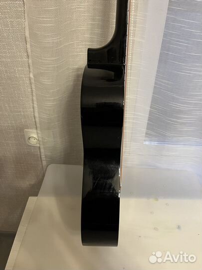 Акустическая гитара