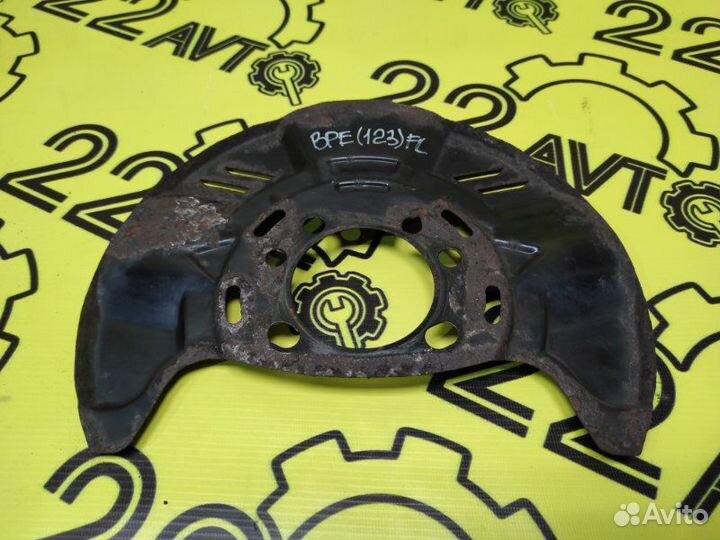 Щиток тормозного механизма передний левый Subaru