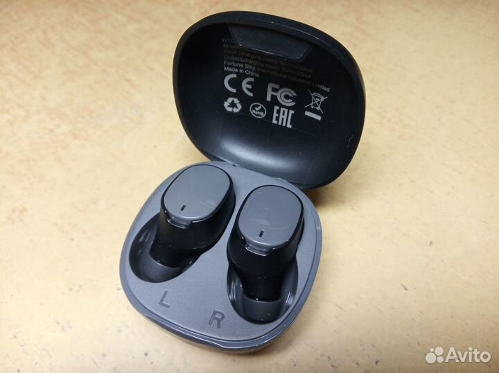 Беспроводные наушники HTC True Wireless Earbuds