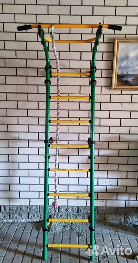 Шведская стенка с турником бу