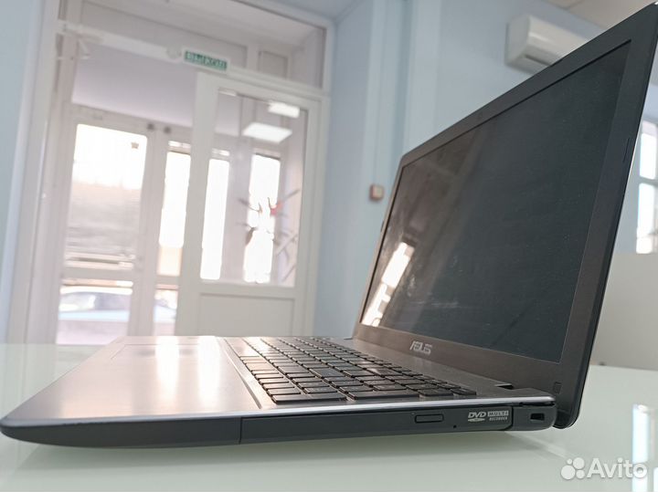 Ноутбук Asus X550C