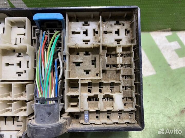 Блок предохранителей под капот Ford Focus 2 2006