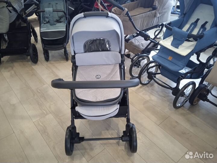 Коляска складывающаяся