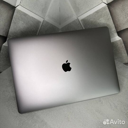 MacBook Pro 15 2017, 16/1TB, 100 циклов
