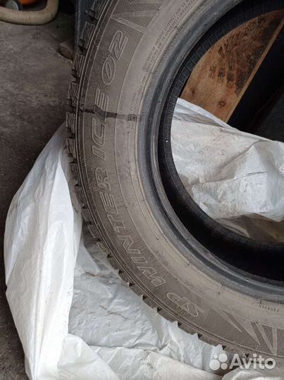 Dunlop SP Winter Ice 02 205/65 R15