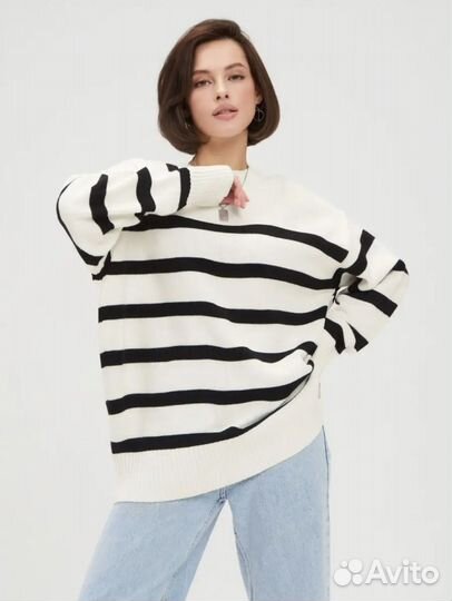 Свитер белый женский в черную полоску оверсайз