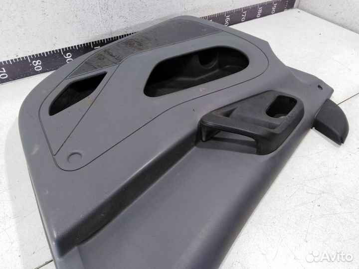 Обшивка двери передней правой
