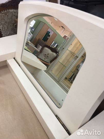 Столик туалетный Дамский столик