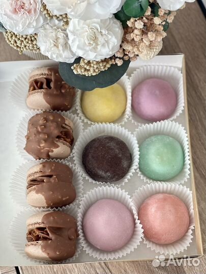 Японский десерт моти и макаронсы