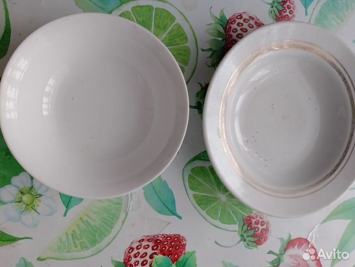 Тарелки суповые и тарелочки неглубокие