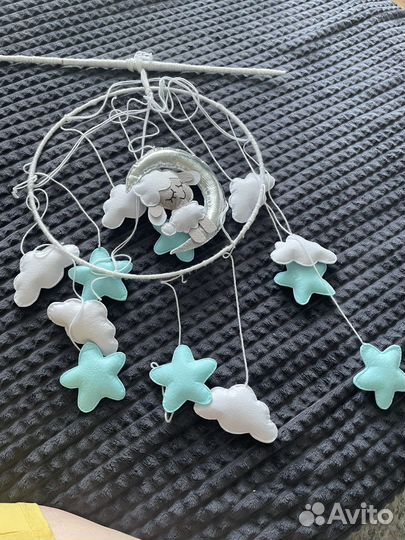 Мобиль на кроватку из фетра