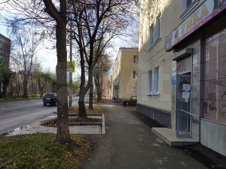 Торговая площадь у ТЦ, 91 м²