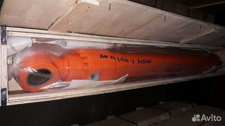 Гидроцилиндр ковша Hitachi ZX240-3