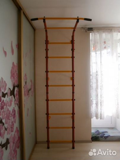 Спортивная стенка с турником