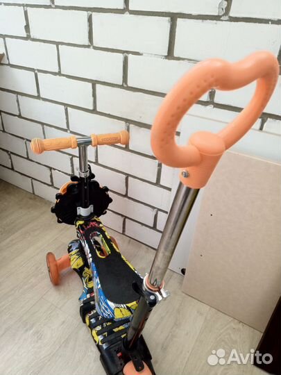 Самокат детский трехколесный с сиденьем