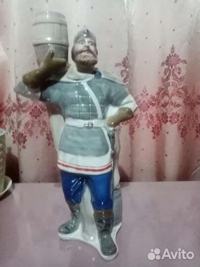 Статуэтка фарфор