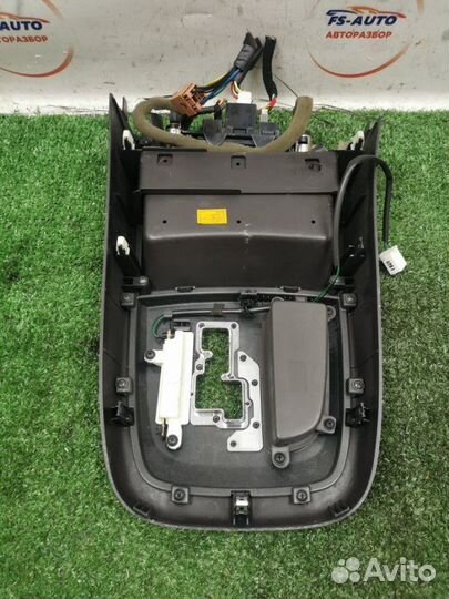 Консоль центральная Hyundai Santa-Fe 2 SUV 2.2