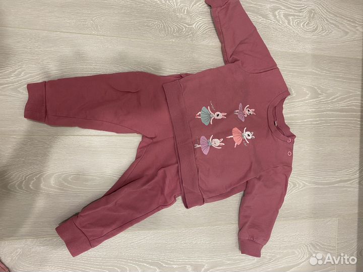 Вещи на девочку (безрукавка, комбинезон)