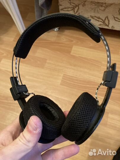 Беспроводные наушники Urbanears Hellas