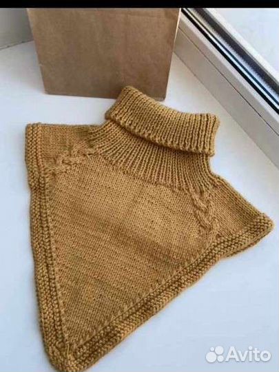 Вязаная манишка