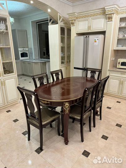 Кухонный стол и стулья