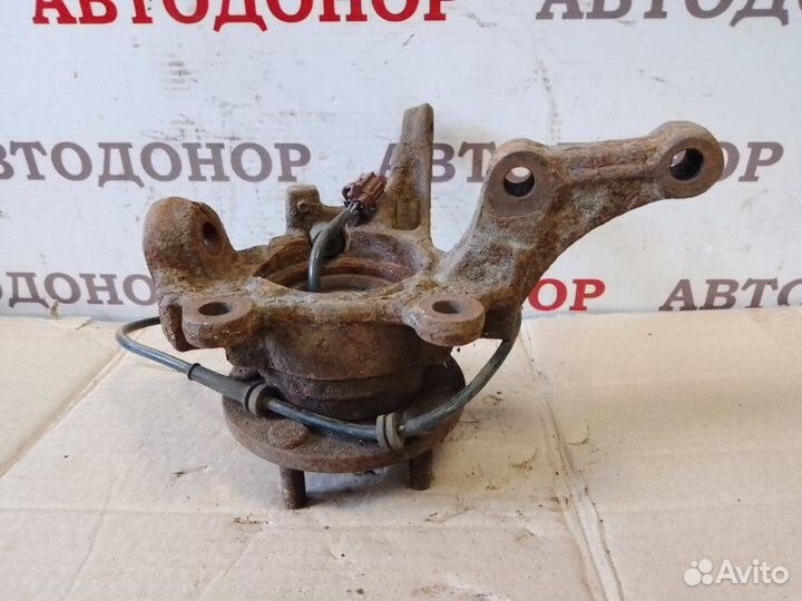 Поворотный кулак передний левый Nissan Almera Tino