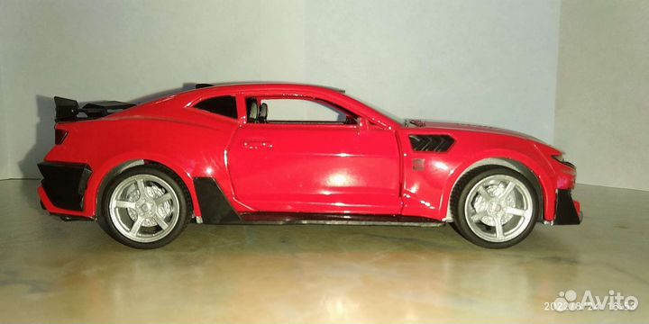 Модель автомобиля 1/32