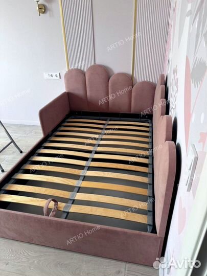 Детская кровать с бортиком