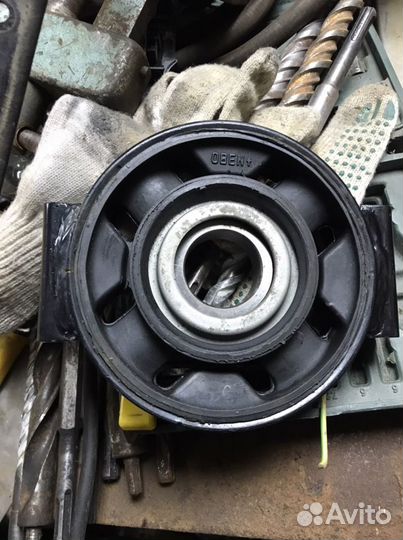 Подвесной подшипник Мерседес 809