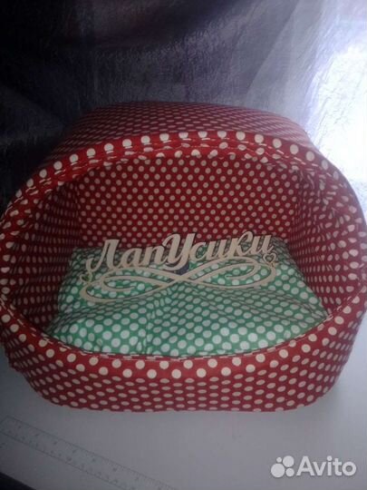 Лежаки, домики для кошек и собак