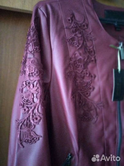 Новая красивая кожаная куртка с вышивкой р. 48-50
