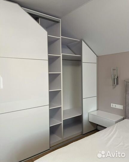 Зеркальный шкаф