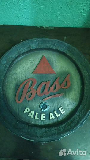 Барные вывеске Carlsberg, Tuborg, Bass