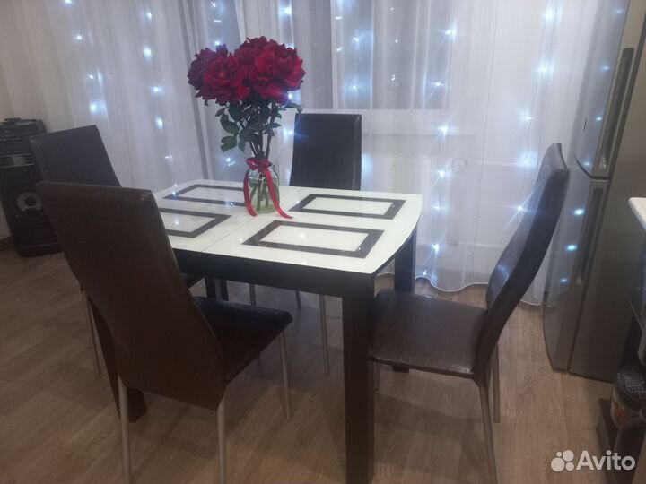 Стол раскладной и стулья