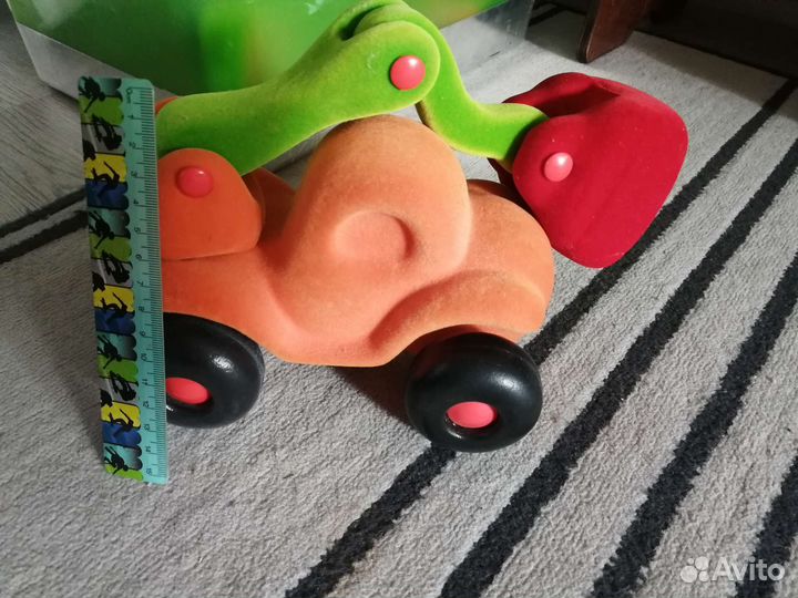 Детская игрушка бульдозер