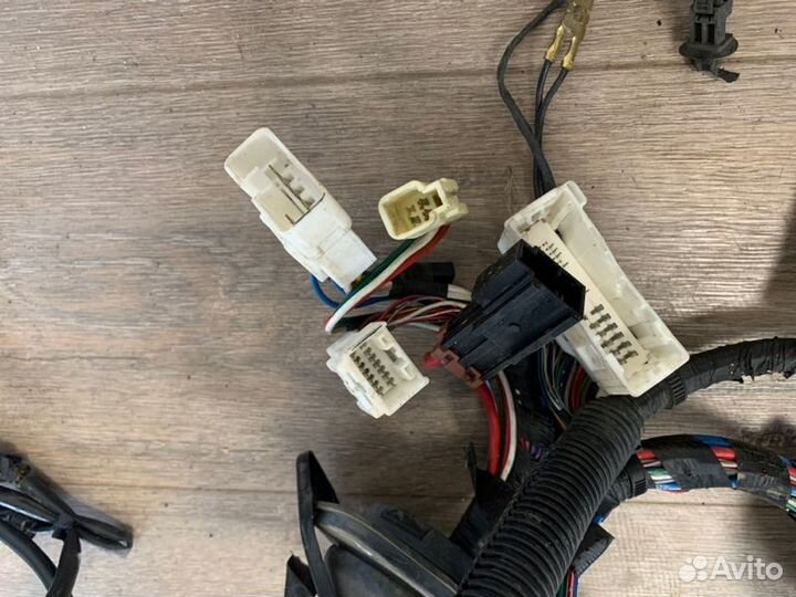 Проводка салона Mitsubishi Pajero 4 3.2D 2007
