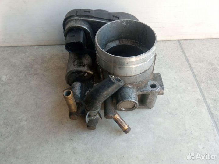 Дроссельная заслонка Volkswagen Bora 06A133062A